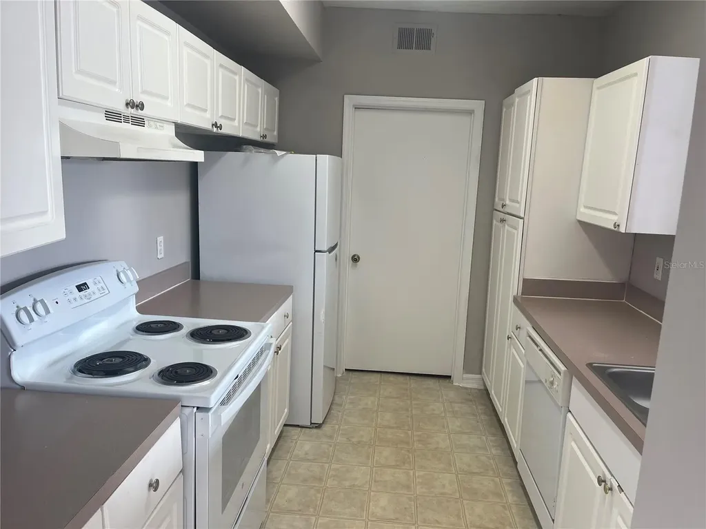 5572 Metrowest Boulevard Orlando FL 32811