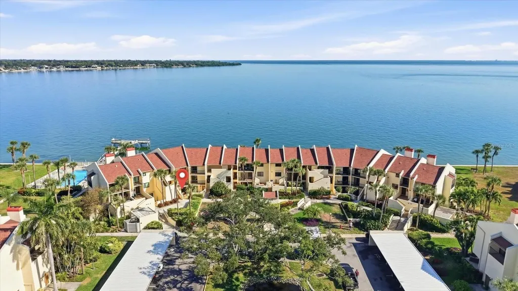 7520 Sunshine Skyway Lane S St Petersburg FL 33711