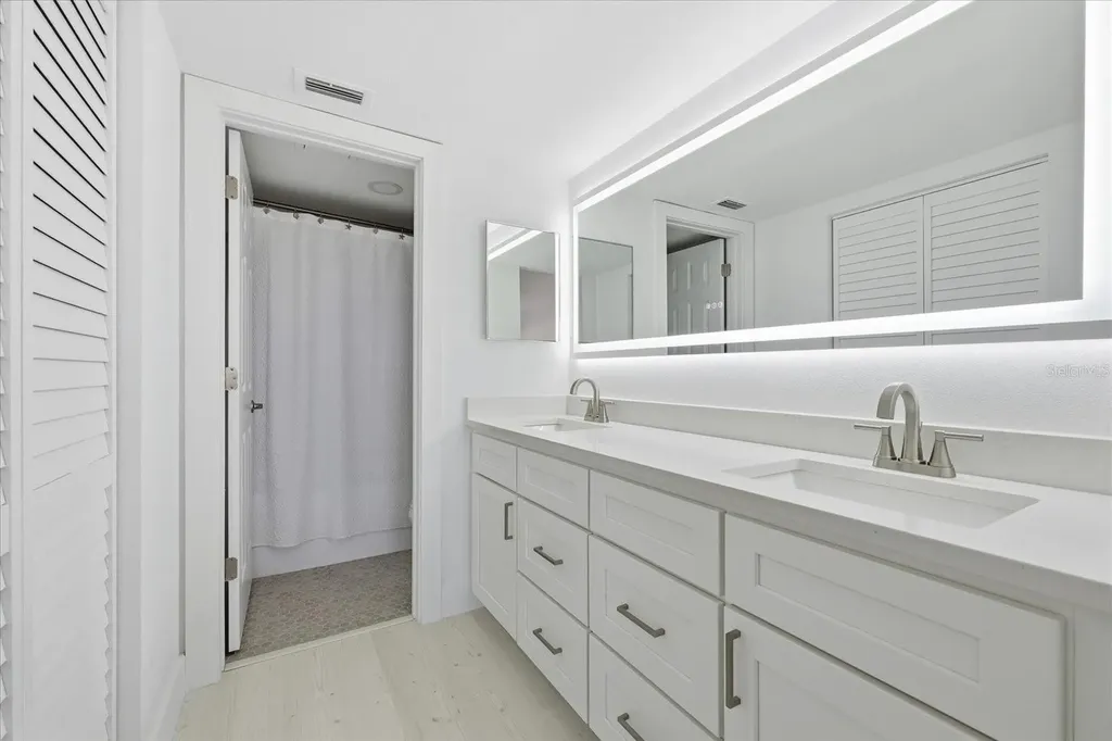 7520 Sunshine Skyway Lane S St Petersburg FL 33711