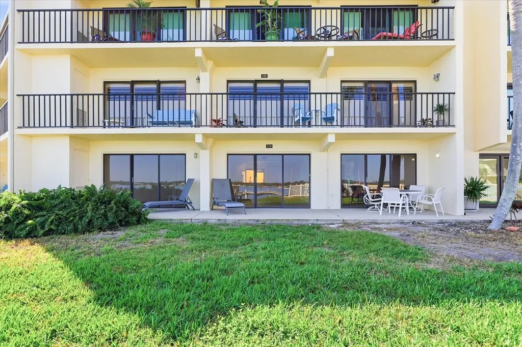 7520 Sunshine Skyway Lane S St Petersburg FL 33711