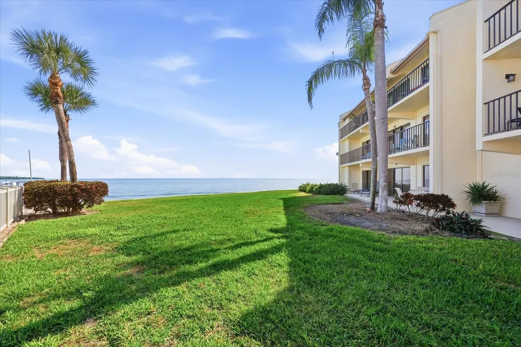 7520 Sunshine Skyway Lane S St Petersburg FL 33711