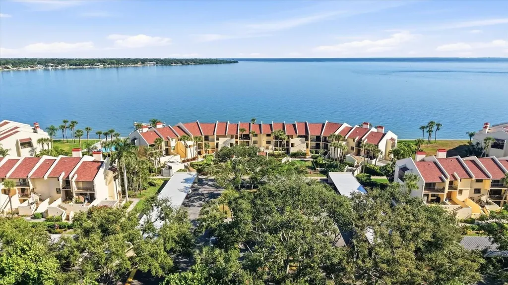 7520 Sunshine Skyway Lane S St Petersburg FL 33711