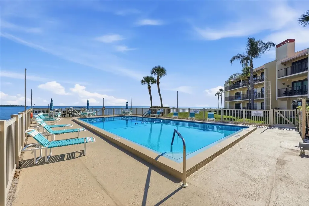 7520 Sunshine Skyway Lane S St Petersburg FL 33711