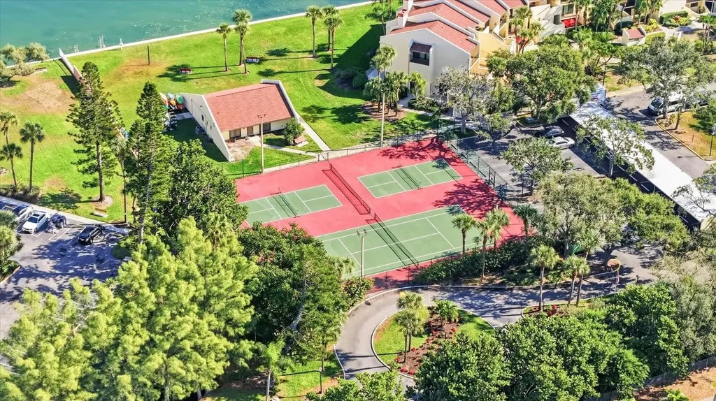 7520 Sunshine Skyway Lane S St Petersburg FL 33711
