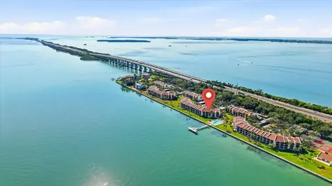 7520 Sunshine Skyway Lane S St Petersburg FL 33711