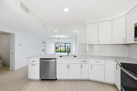 7520 Sunshine Skyway Lane S St Petersburg FL 33711