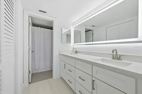 7520 Sunshine Skyway Lane S St Petersburg FL 33711