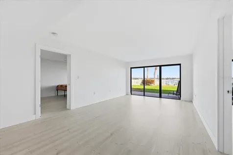 7520 Sunshine Skyway Lane S St Petersburg FL 33711