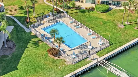 7520 Sunshine Skyway Lane S St Petersburg FL 33711