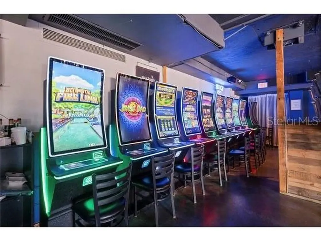 7150 N Tamiami Trail Sarasota FL 34243