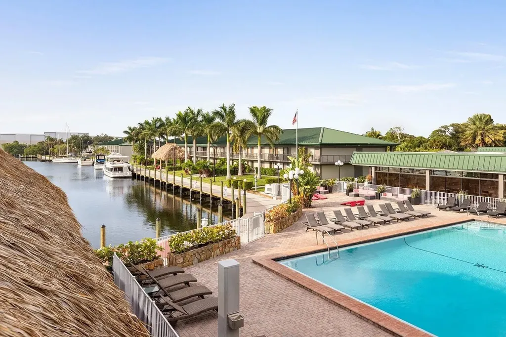 7150 N Tamiami Trail Sarasota FL 34243