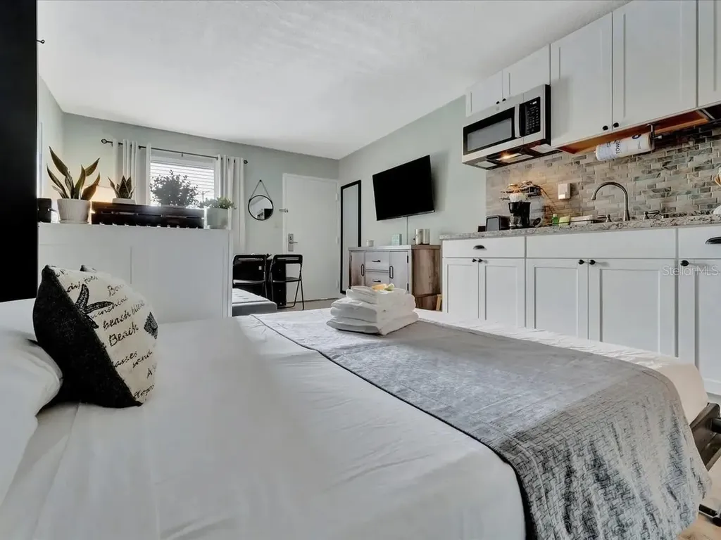 7150 N Tamiami Trail Sarasota FL 34243