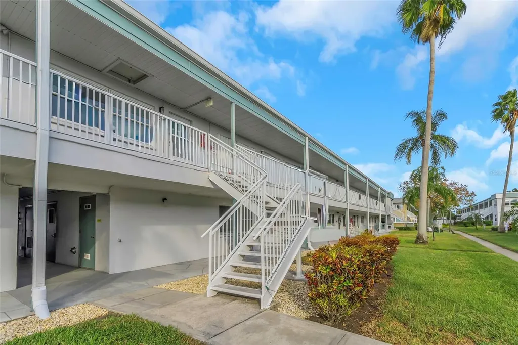 5246 81st Street N St Petersburg FL 33709