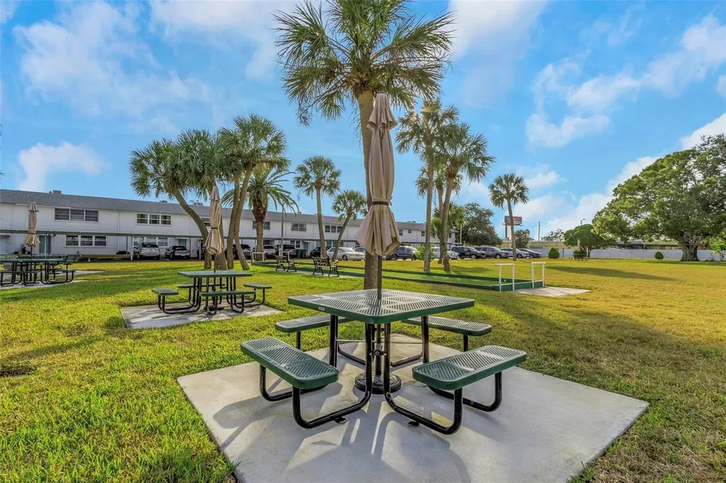 5246 81st Street N St Petersburg FL 33709