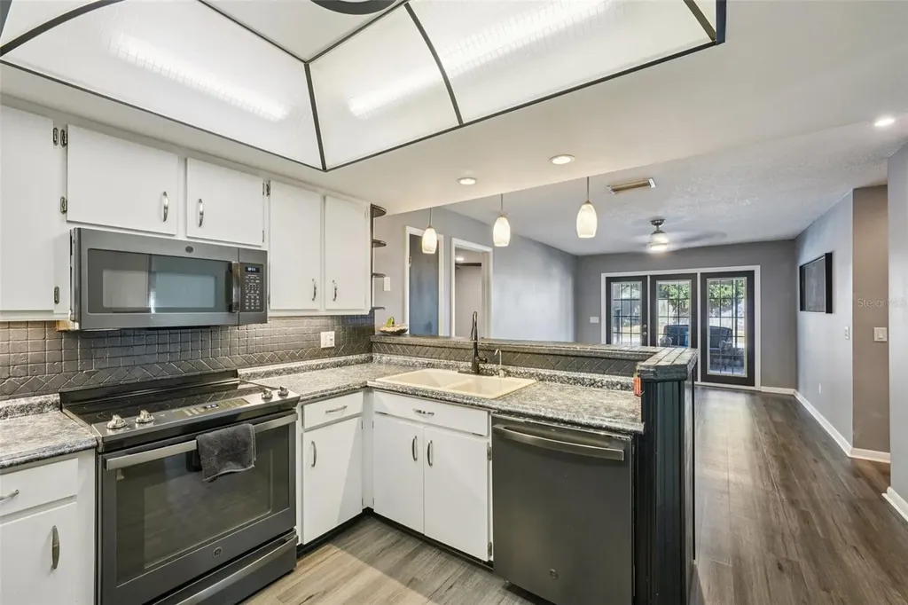 2015 Ronald Circle Seffner FL 33584