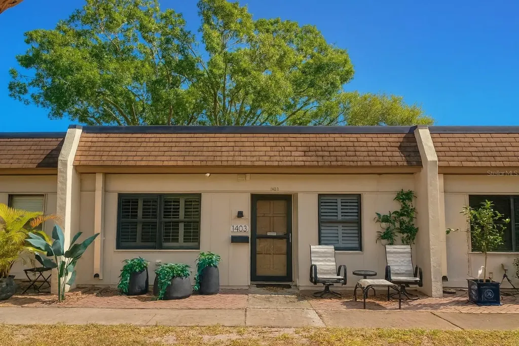1403 Arrowhead Circle W Clearwater FL 33759