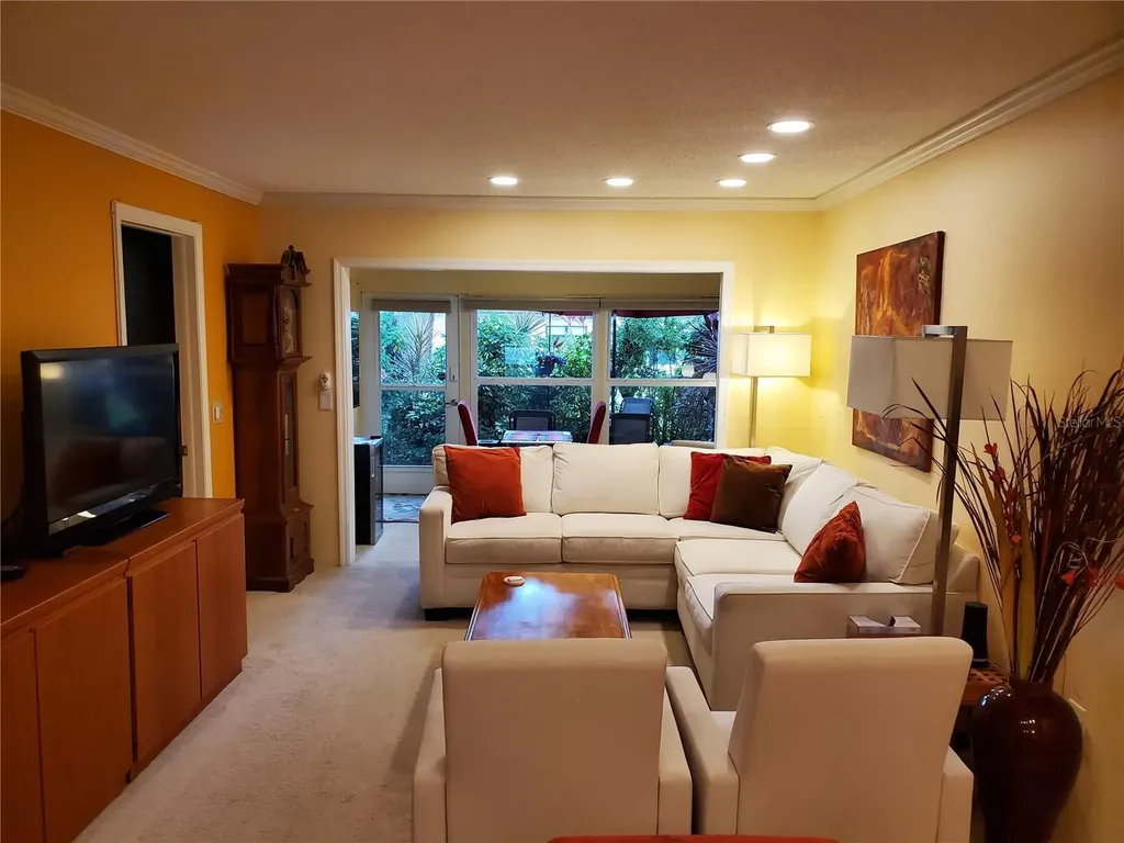 1403 Arrowhead Circle W Clearwater FL 33759