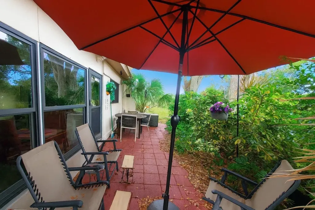 1403 Arrowhead Circle W Clearwater FL 33759