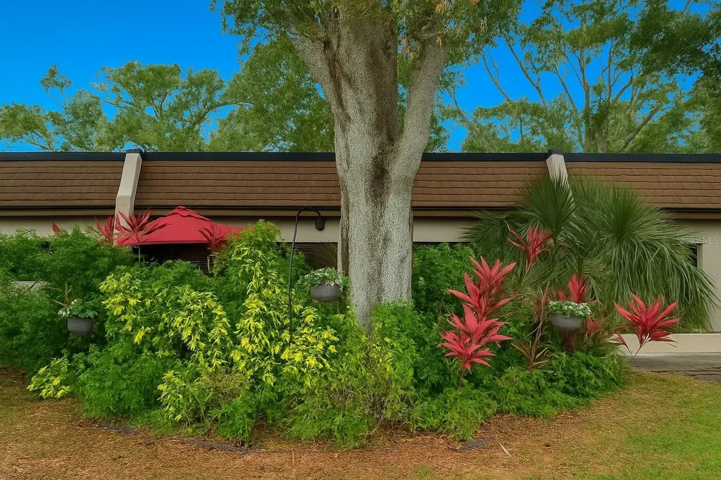 1403 Arrowhead Circle W Clearwater FL 33759