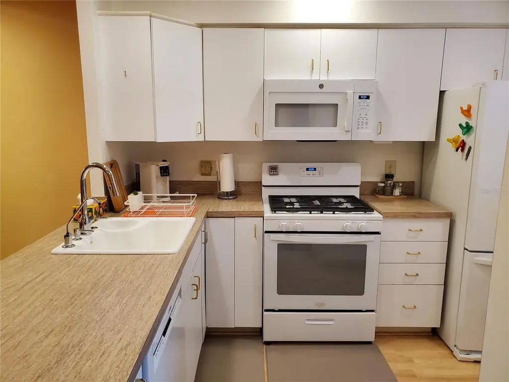 1403 Arrowhead Circle W Clearwater FL 33759