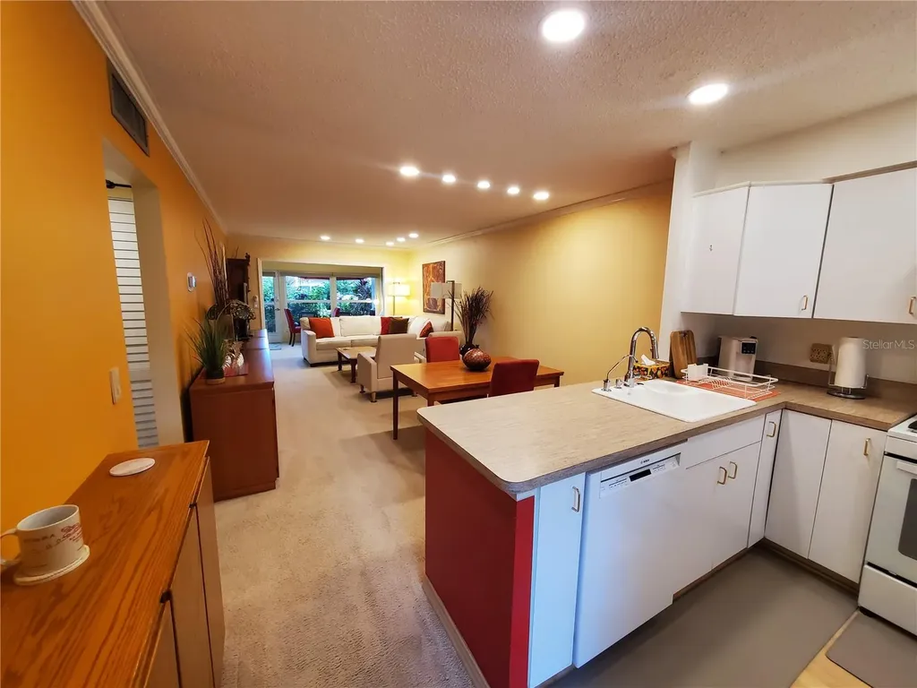 1403 Arrowhead Circle W Clearwater FL 33759