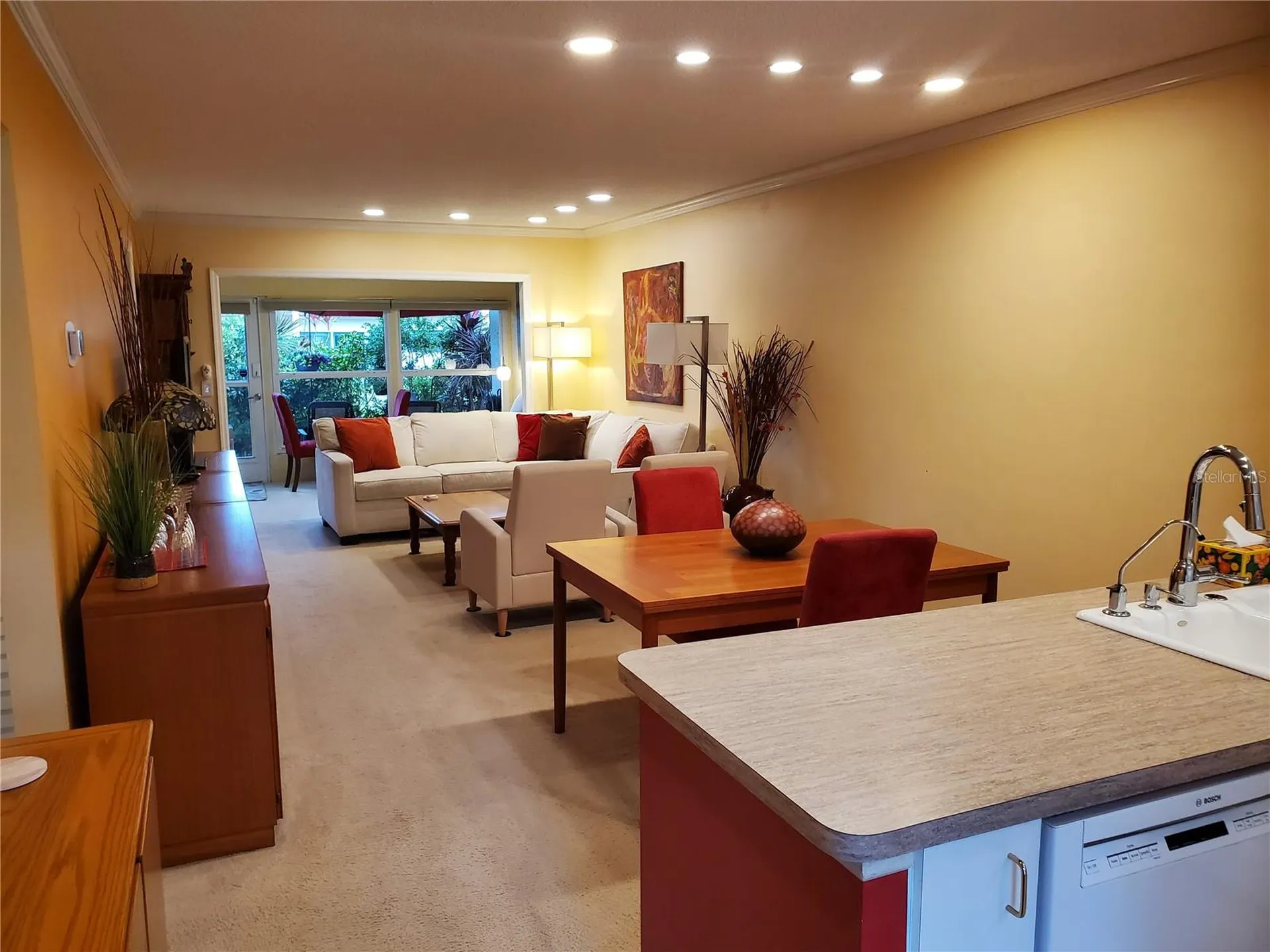 1403 Arrowhead Circle W Clearwater FL 33759