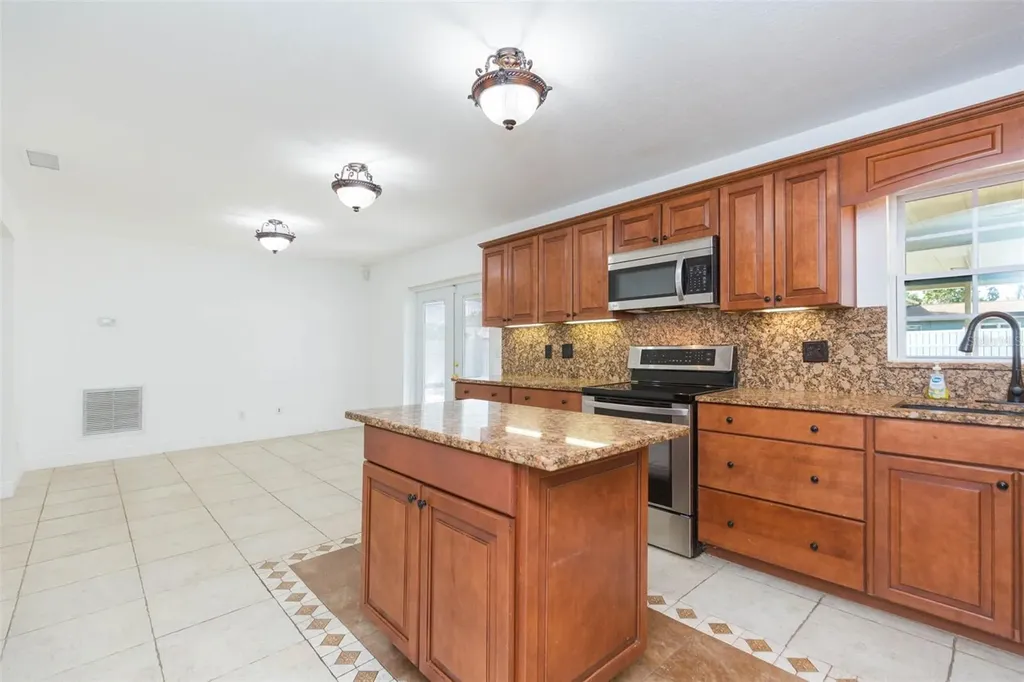 6710 Mornay Circle Tampa FL 33615