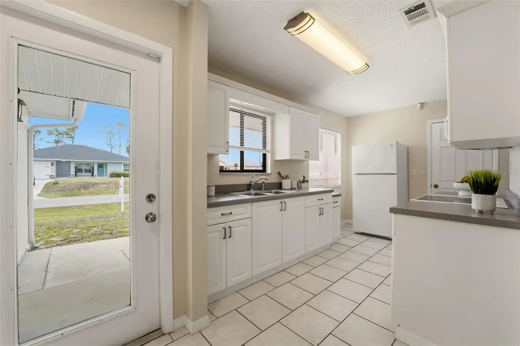 10421 Chablis Avenue Englewood FL 34224