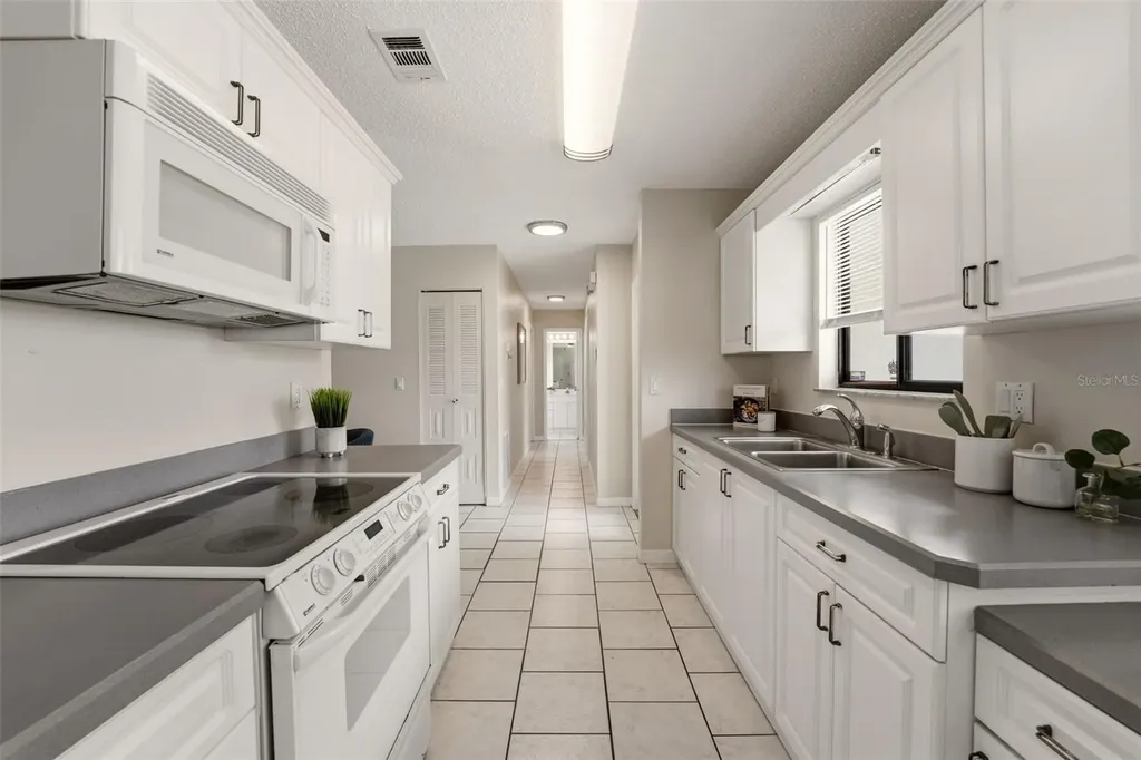 10421 Chablis Avenue Englewood FL 34224