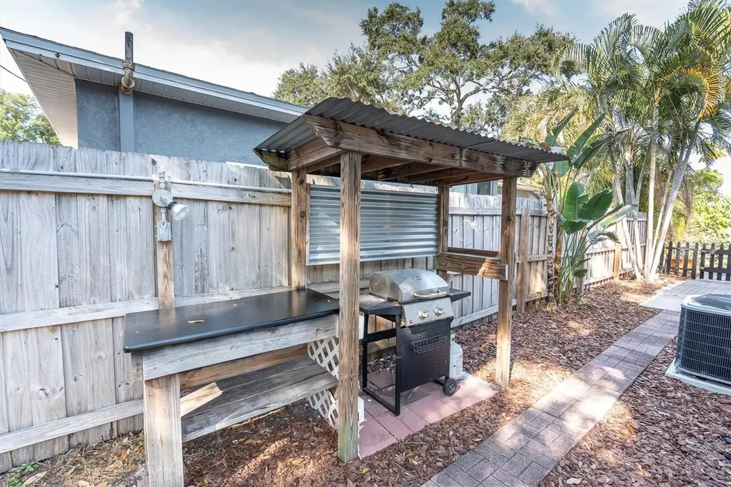 1720 34th Avenue N St Petersburg FL 33713