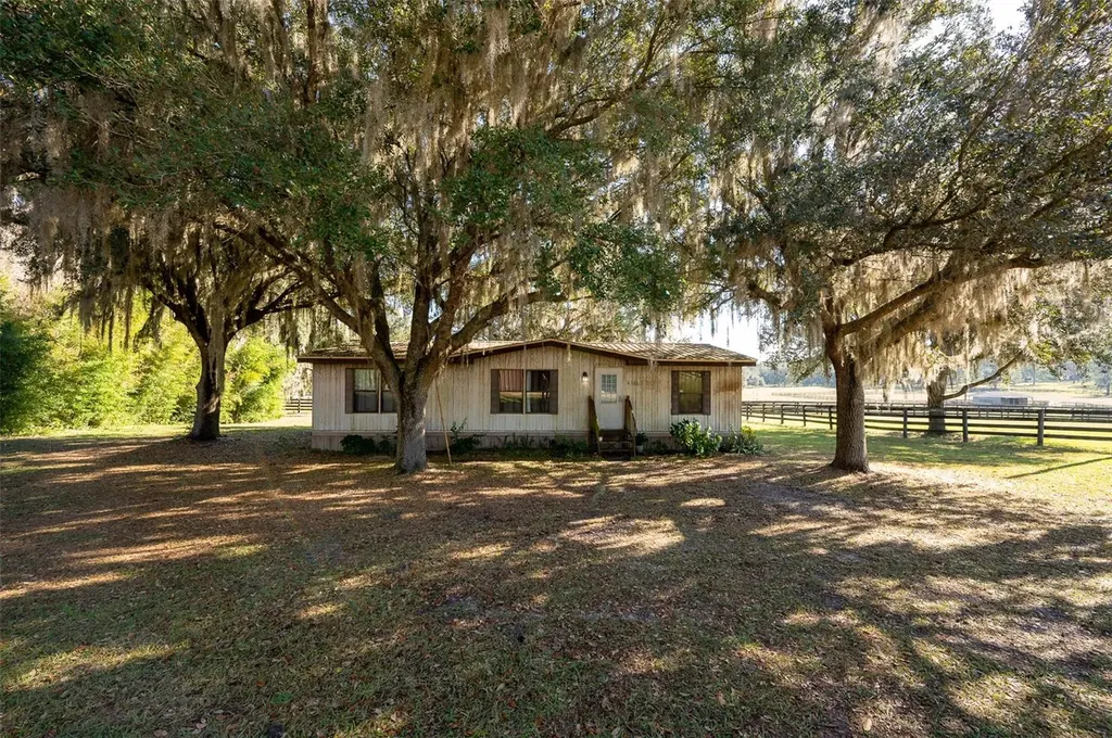 11715 NW 90th Avenue Reddick FL 32686