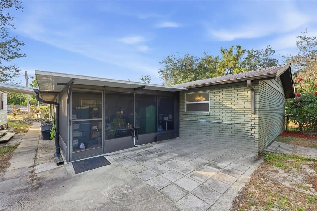 12031 E Old Hillsborough Avenue Seffner FL 33584