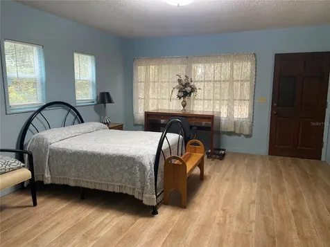 8093 Breezy Point Road E Melrose FL 32666