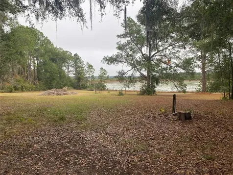 8093 Breezy Point Road E Melrose FL 32666