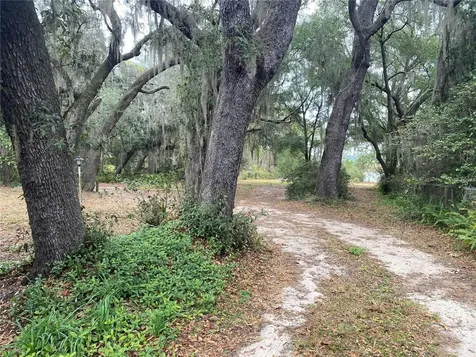 8093 Breezy Point Road E Melrose FL 32666