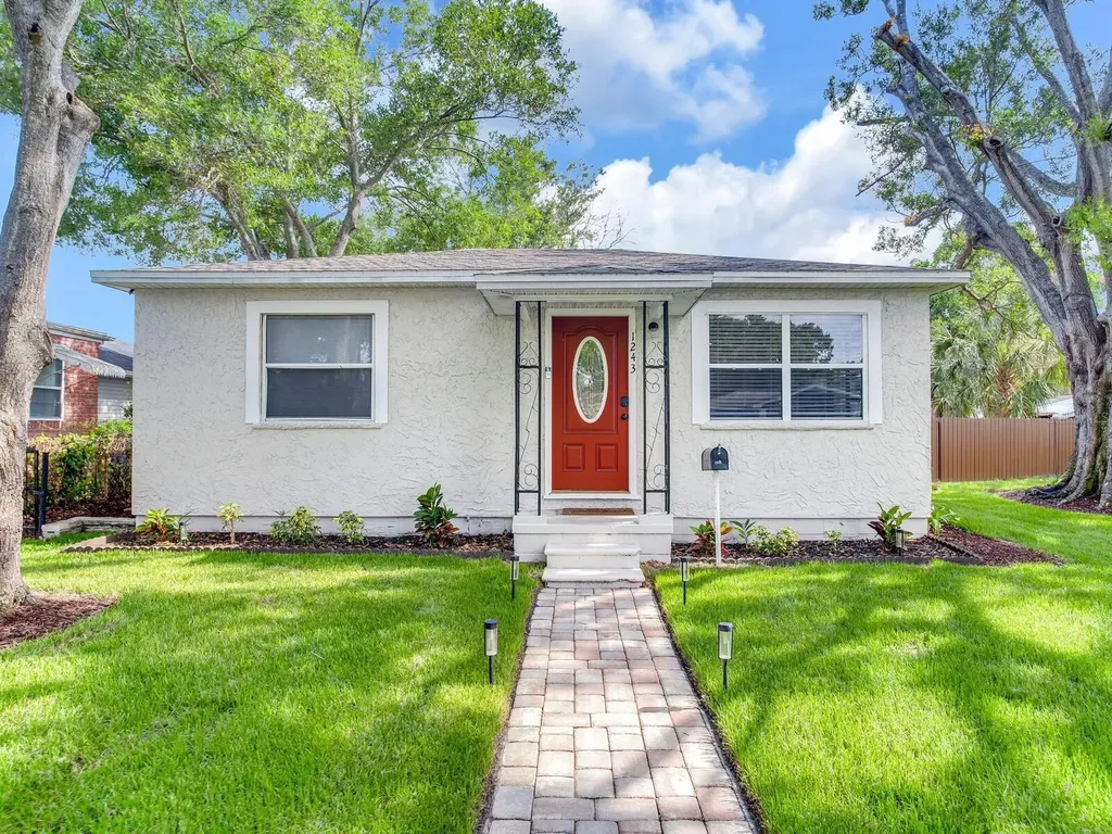 1243 55th Avenue N St Petersburg FL 33703