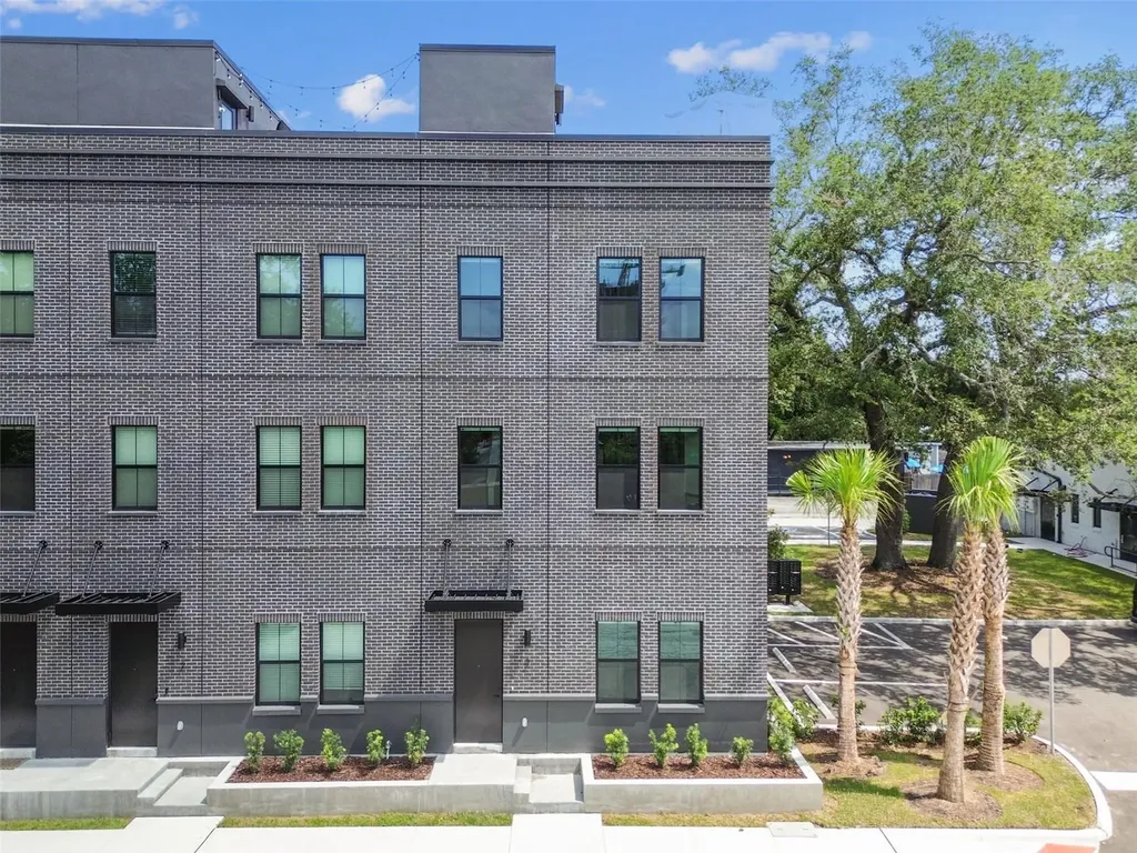 1218 E Kay Street Tampa FL 33602