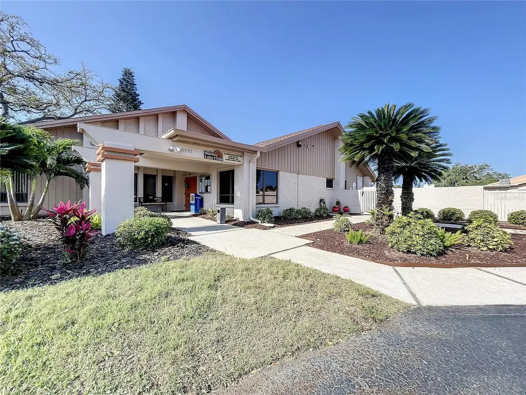 1044 Bowsprit Lane Holiday FL 34691