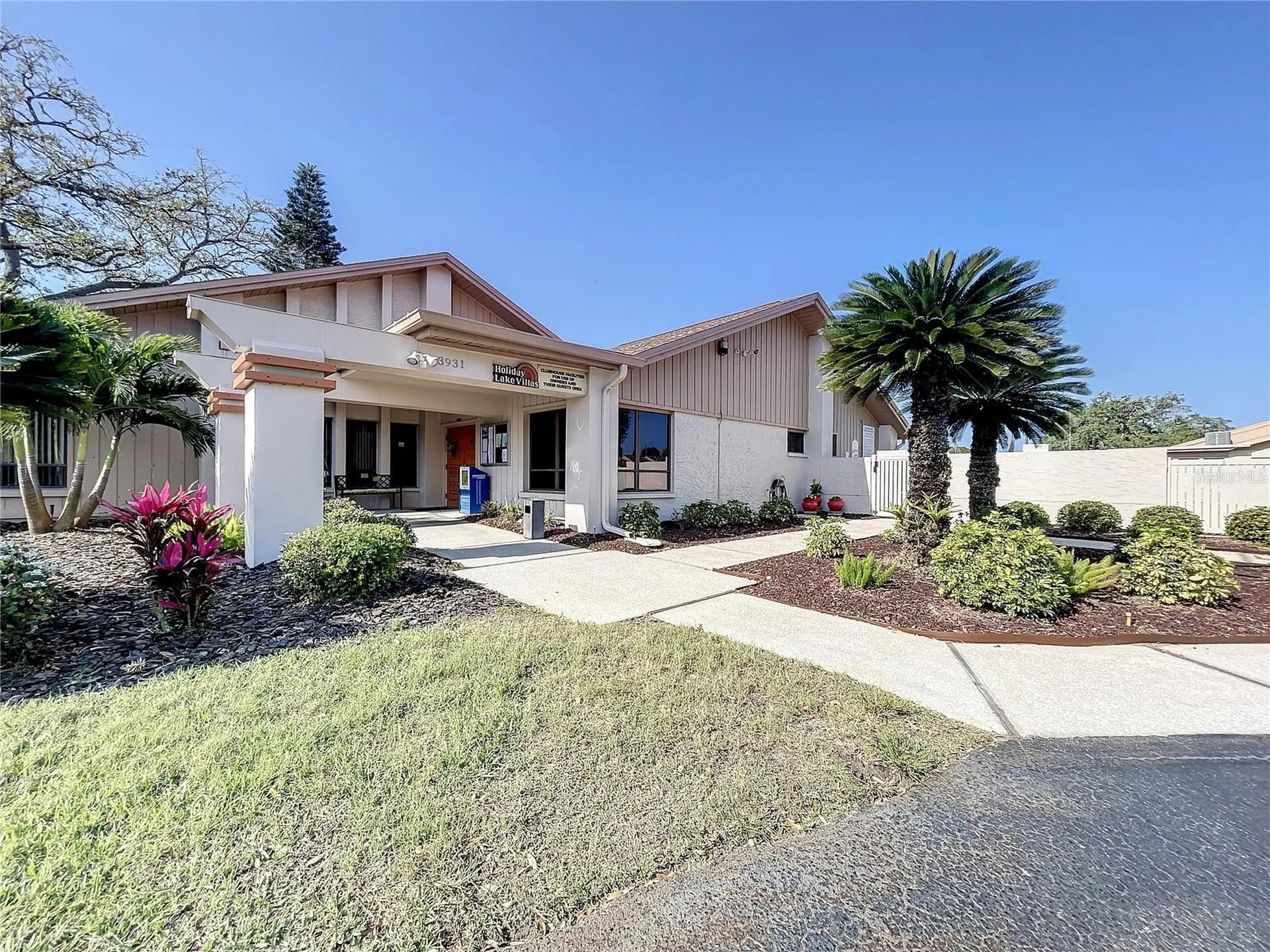 1044 Bowsprit Lane Holiday FL 34691