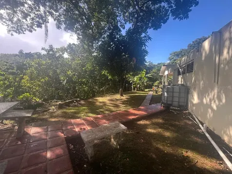 A Urb. La Esmeralda Caguas PR 00727