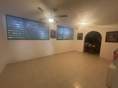 A Urb. La Esmeralda Caguas PR 00727