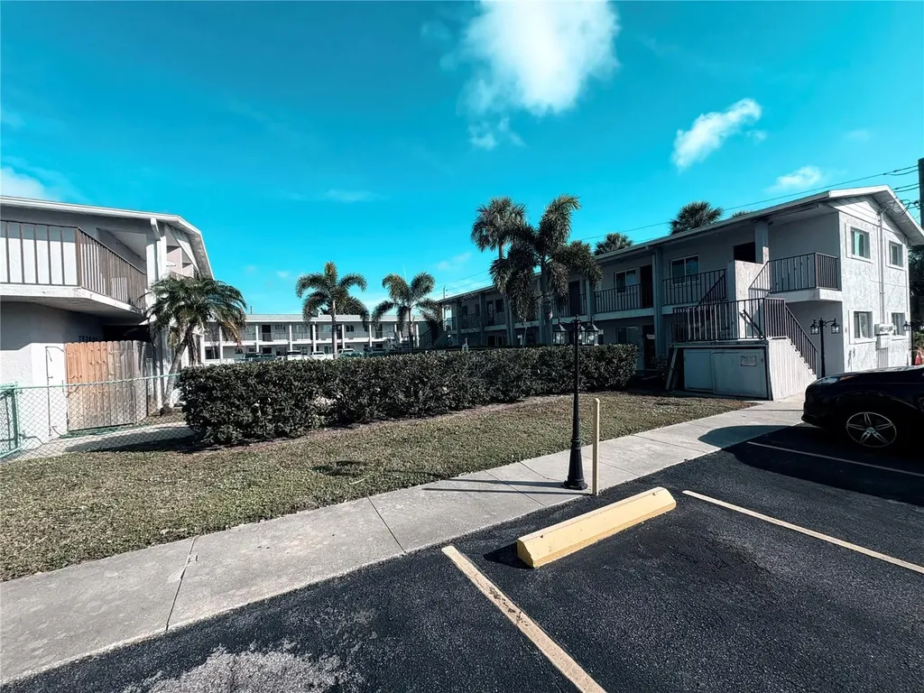 3101 Bee Ridge Road Sarasota FL 34239