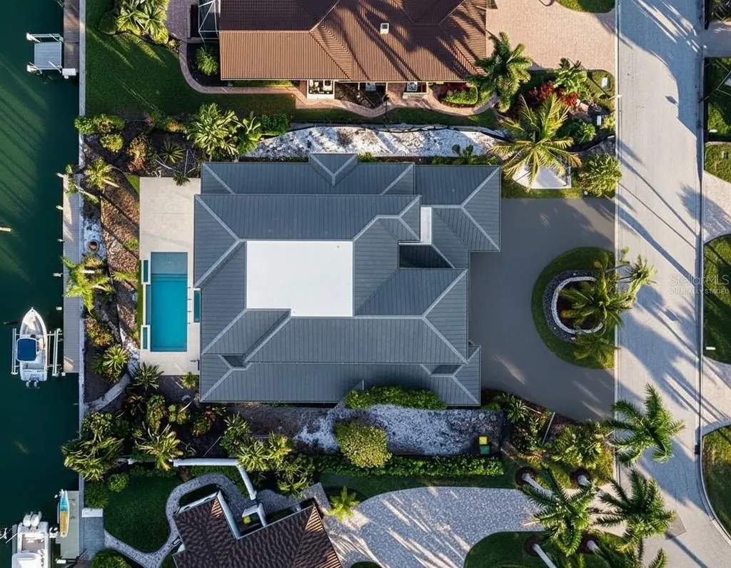 526 N Spoonbill Drive Sarasota FL 34236