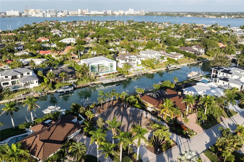 526 N Spoonbill Drive Sarasota FL 34236