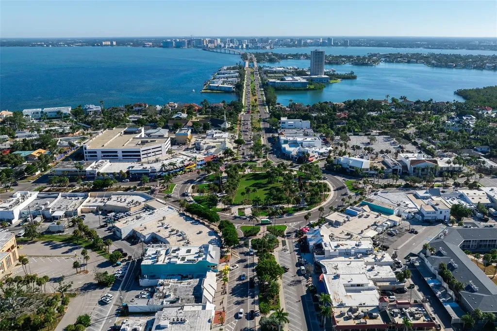 526 N Spoonbill Drive Sarasota FL 34236
