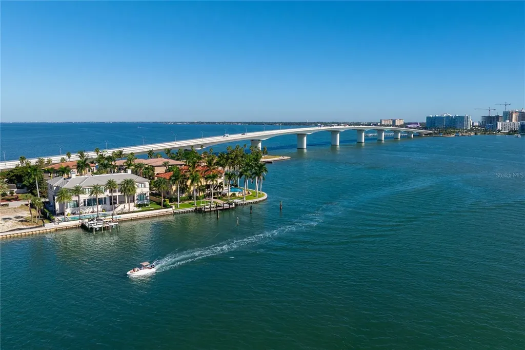 526 N Spoonbill Drive Sarasota FL 34236