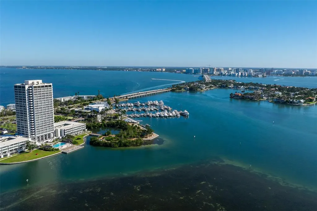 526 N Spoonbill Drive Sarasota FL 34236