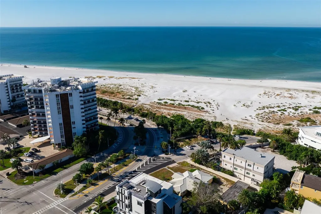 526 N Spoonbill Drive Sarasota FL 34236