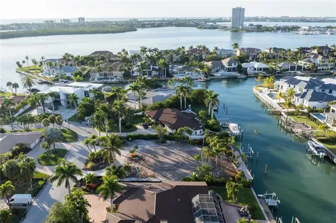 526 N Spoonbill Drive Sarasota FL 34236