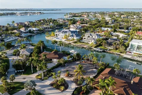 526 N Spoonbill Drive Sarasota FL 34236